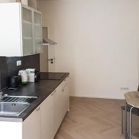 Onsite Free Garage Parking, 10min Centre By Bus Praga