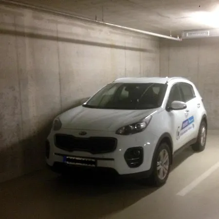 Onsite Free Garage Parking, 10min Centre By Bus * Praga