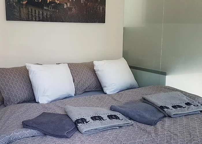 Onsite Free Garage Parking, 10min Centre By Bus Apartament
