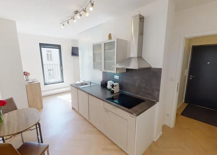 Onsite Free Garage Parking, 10min Centre By Bus Apartament