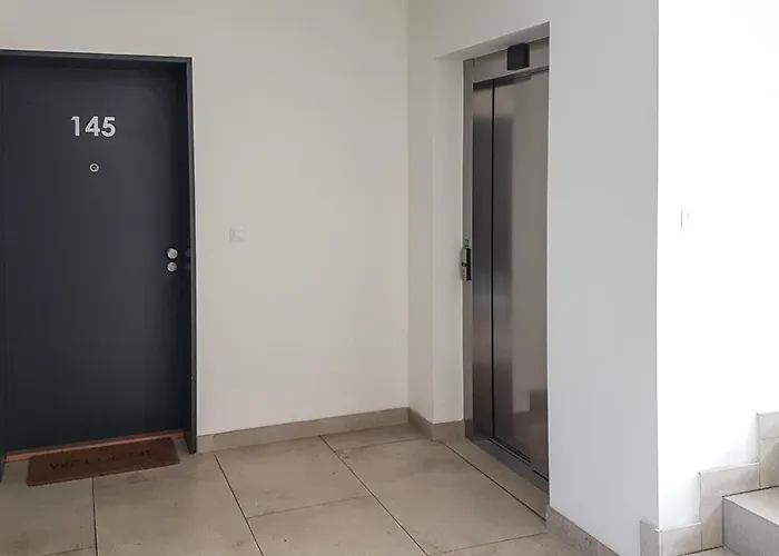 Apartament Onsite Free Garage Parking, 10min Centre By Bus