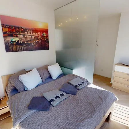 Onsite Free Garage Parking, 10min Centre By Bus Apartamento *