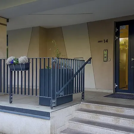 Onsite Free Garage Parking, 10min Centre By Bus
