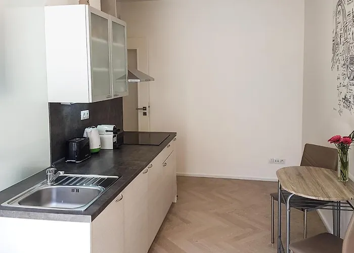 Onsite Free Garage Parking, 10min Centre By Bus Prague