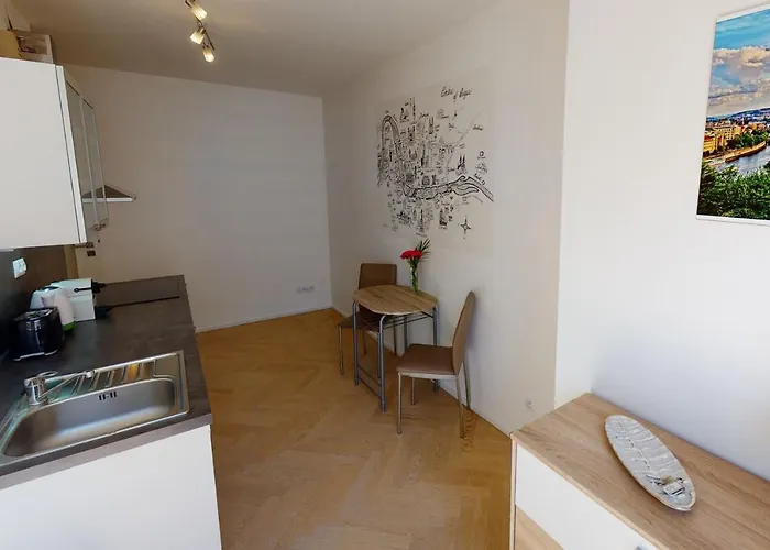 Onsite Free Garage Parking, 10min Centre By Bus Apartment