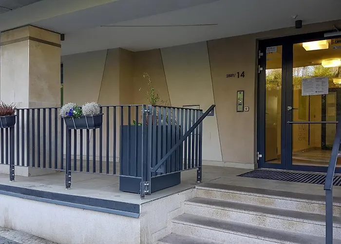 Onsite Free Garage Parking, 10min Centre By Bus